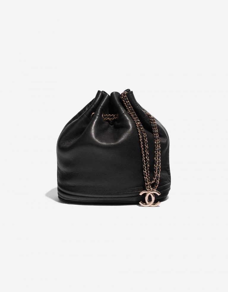 Pre-owned Chanel Tasche Drawstring Bucket Lammleder Schwarz Schwarz Front | Verkaufen Sie Ihre Designer-Tasche auf Saclab.com
