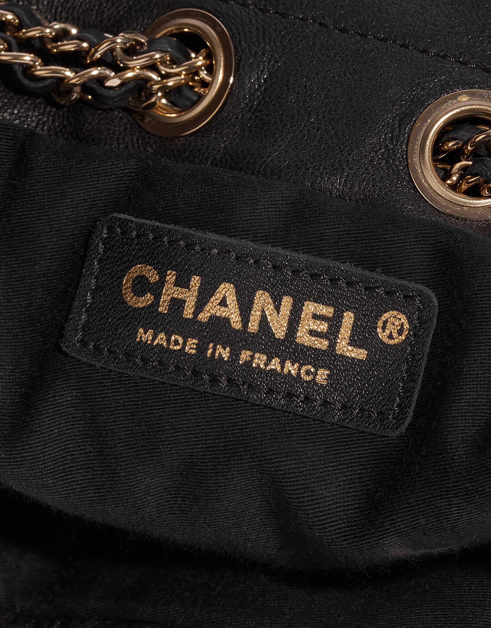 Pre-owned Chanel bag Drawstring Bucket Lamb Black Black Logo | Sell your designer bag on Saclab.com