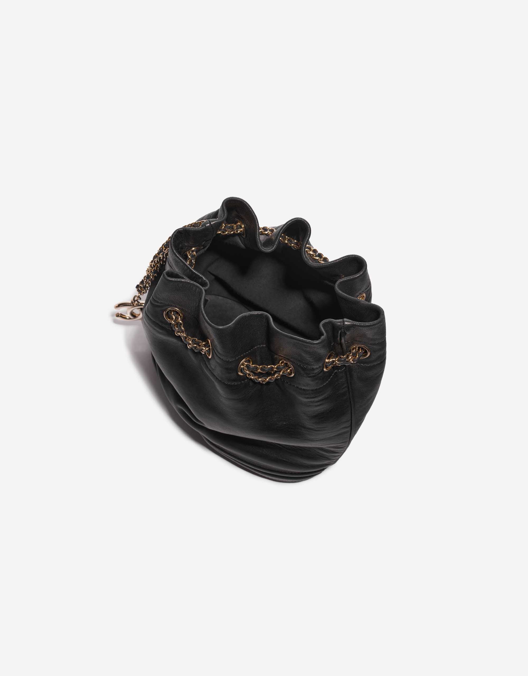 Pre-owned Chanel bag Drawstring Bucket Lamb Black Black Inside | Sell your designer bag on Saclab.com
