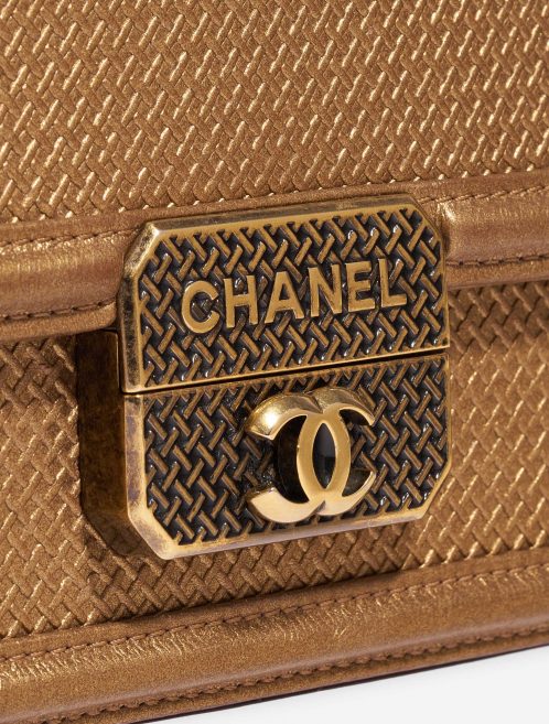 Pre-owned Chanel bag Flap Bag Small Lamb Gold Gold Closing System | Sell your designer bag on Saclab.com