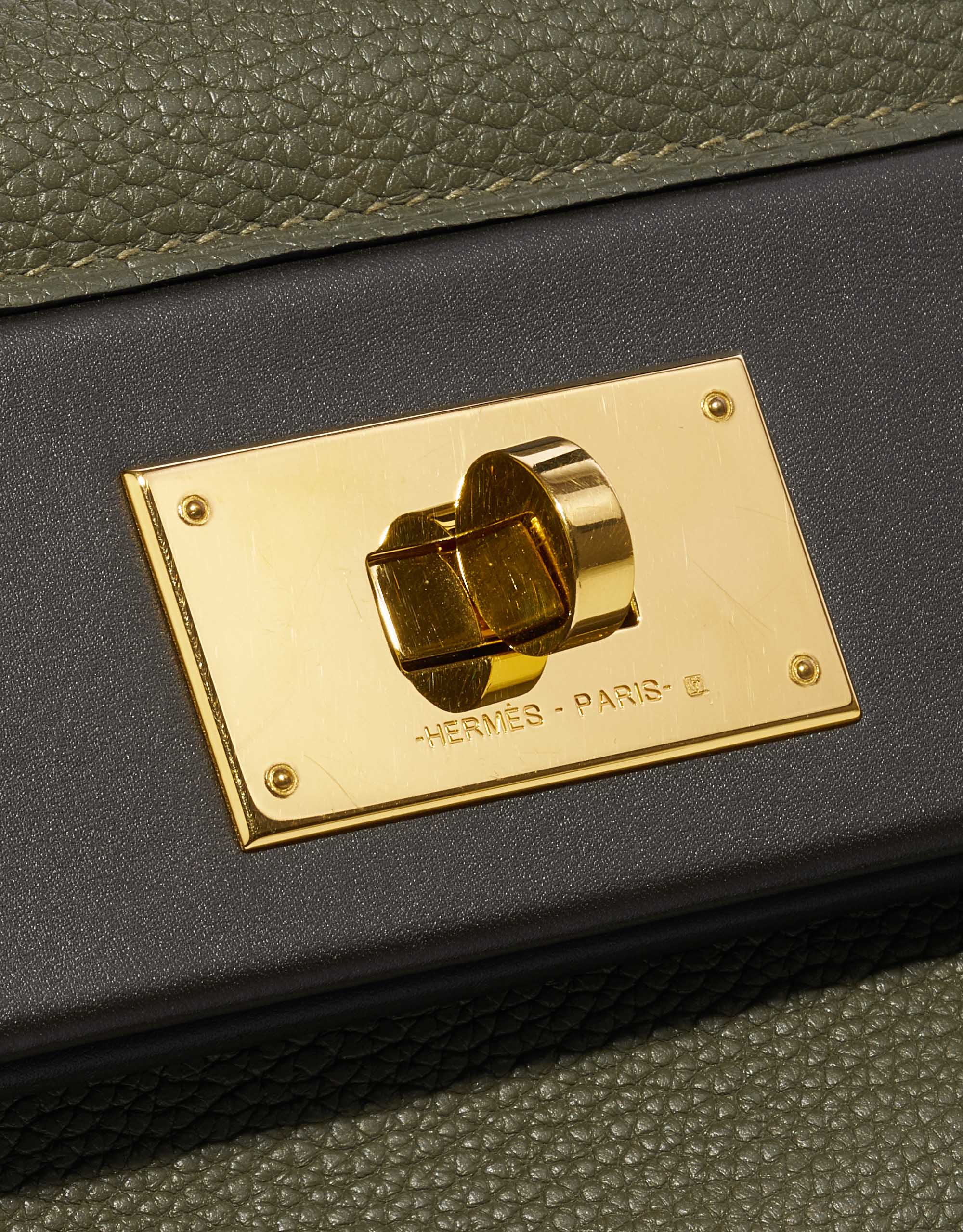 Pre-owned Hermès bag 24/24 35 Togo Vert Olive / Vert Bronze Green Closing System | Sell your designer bag on Saclab.com