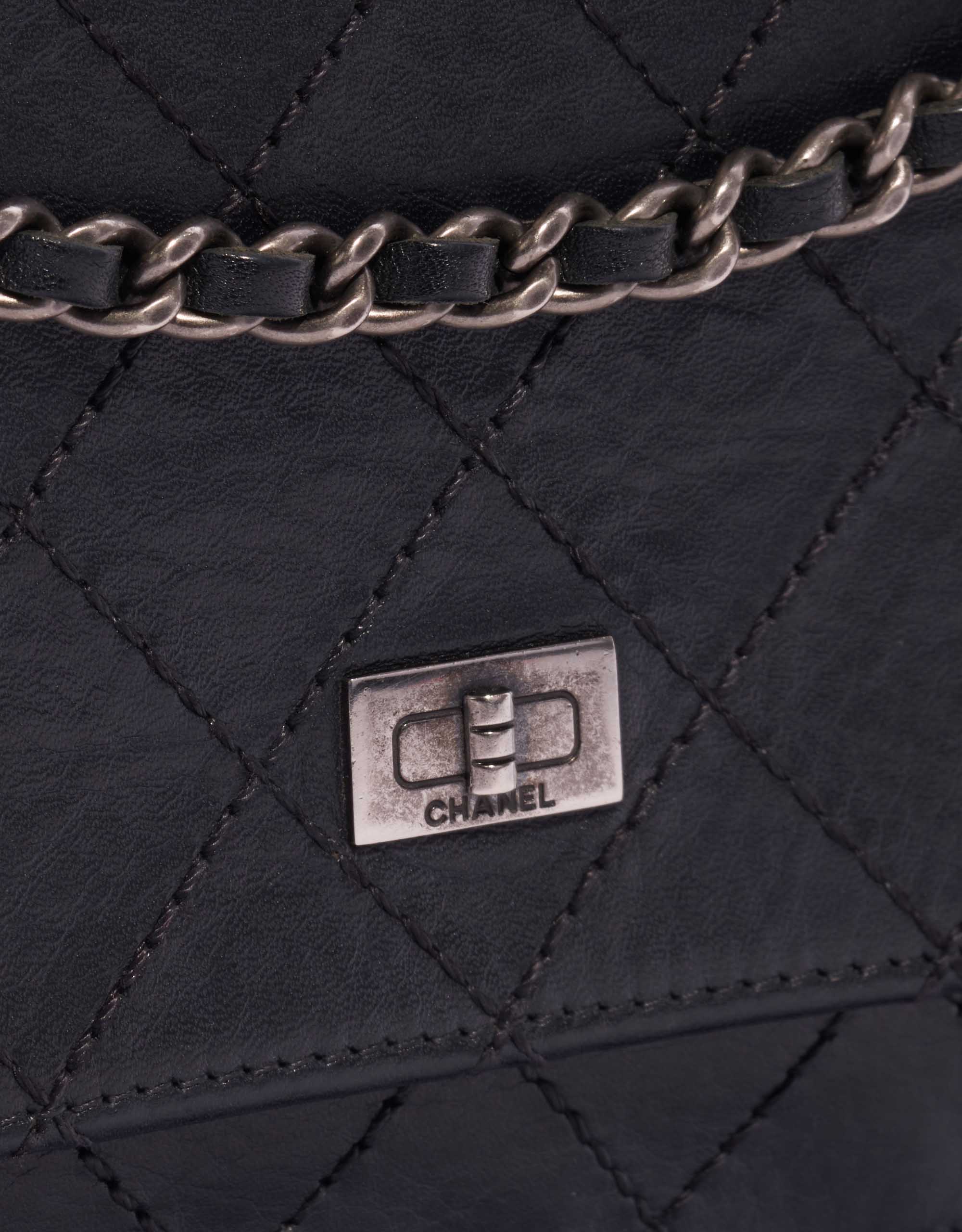 Pre-owned Chanel bag Reissue WOC Lamb Black Black Closing System | Sell your designer bag on Saclab.com