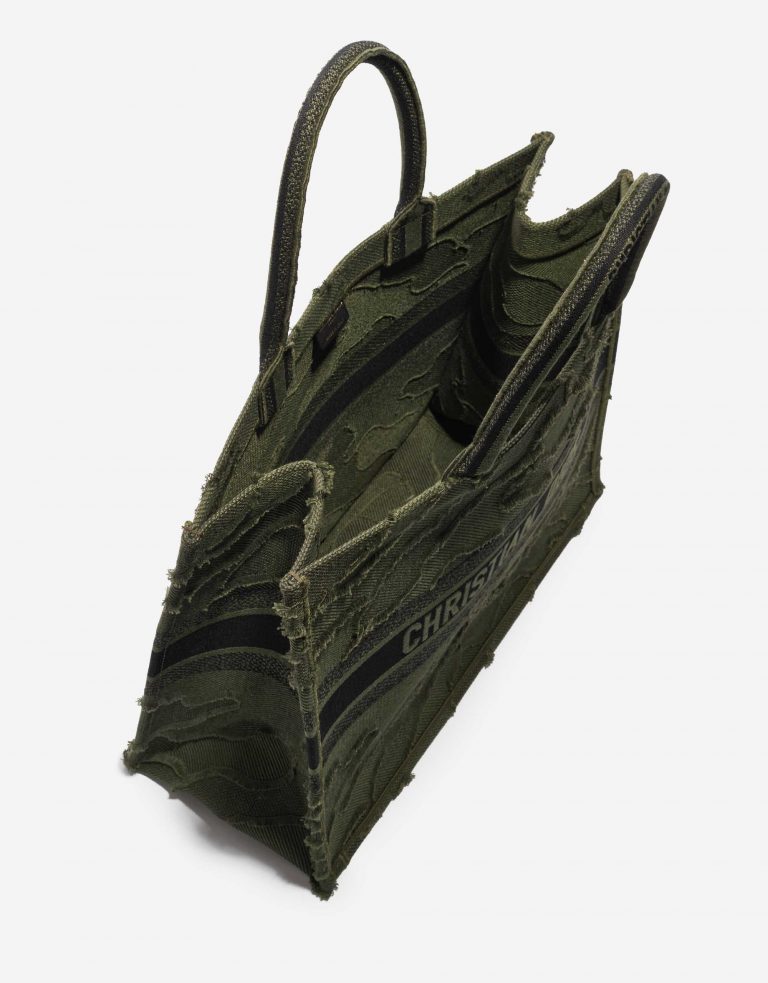 Sac Dior d'occasion Book Tote Large Camouflage Broderie Canvas Green Green Inside | Vendez votre sac de créateur sur Saclab.com