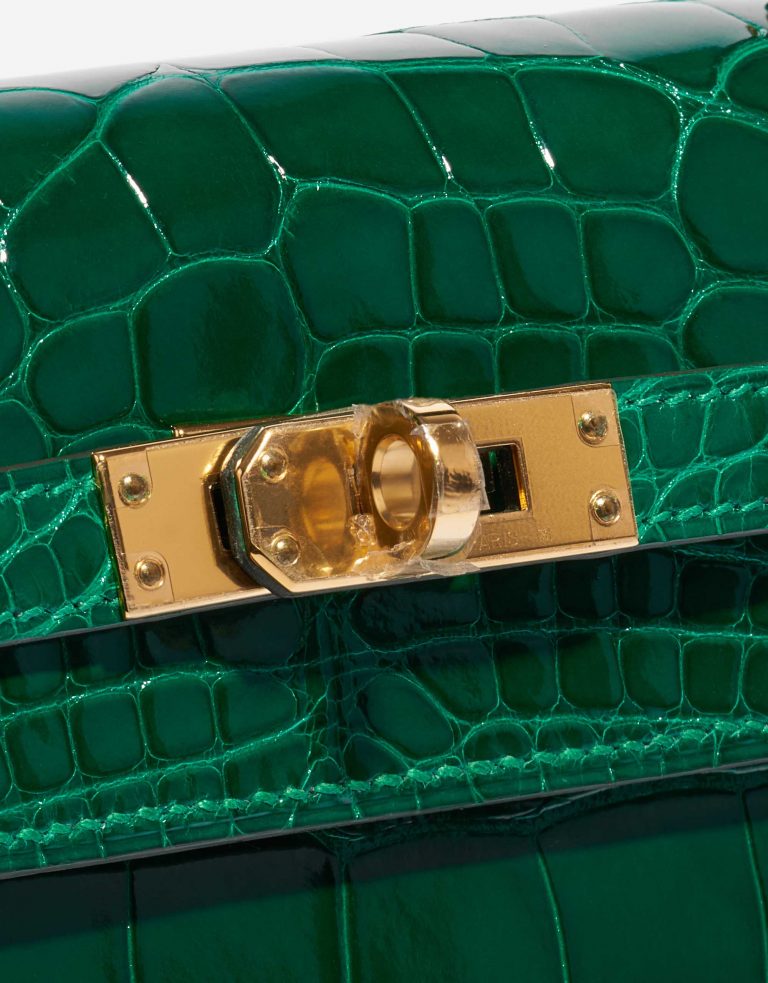 Pre-owned Hermès bag Kelly 25 Alligator Vert Emerald Green Closing System | Sell your designer bag on Saclab.com