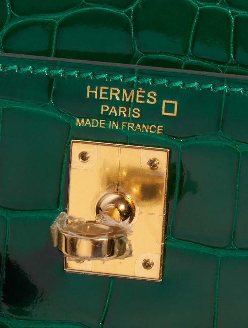 Pre-owned Hermès bag Kelly 25 Alligator Vert Emerald Green Logo | Sell your designer bag on Saclab.com