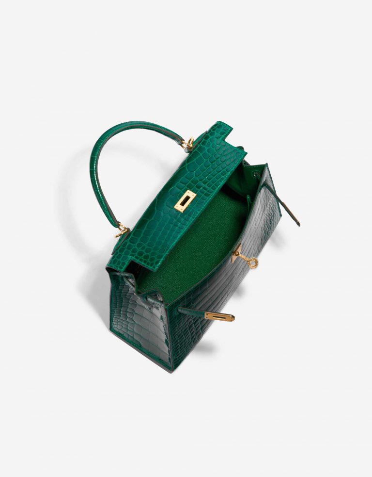 Pre-owned Hermès bag Kelly 25 Alligator Vert Emerald Green Inside | Sell your designer bag on Saclab.com