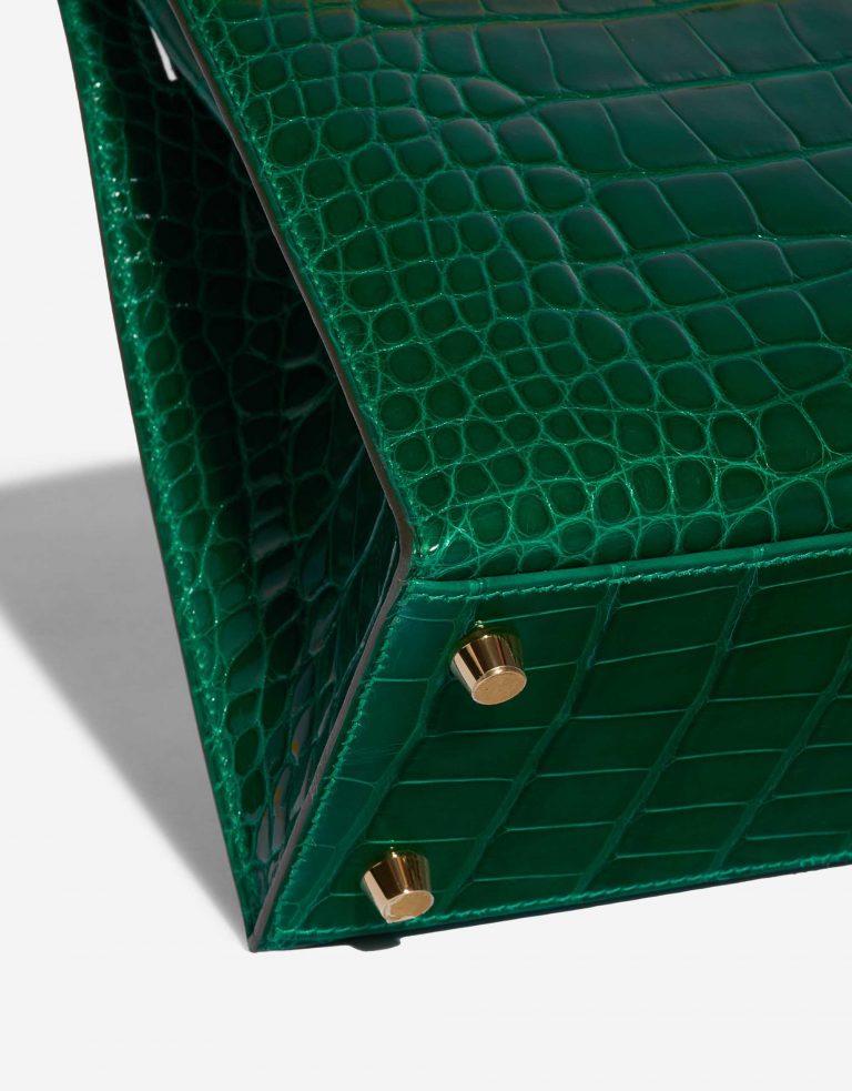 Pre-owned Hermès bag Kelly 25 Alligator Vert Emerald Green Detail | Sell your designer bag on Saclab.com