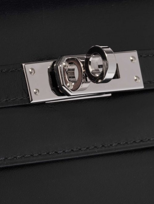 Gebrauchte Hermès Tasche Kelly 25 Box Schwarz Schwarz Verschluss-System | Verkaufen Sie Ihre Designer-Tasche auf Saclab.com
