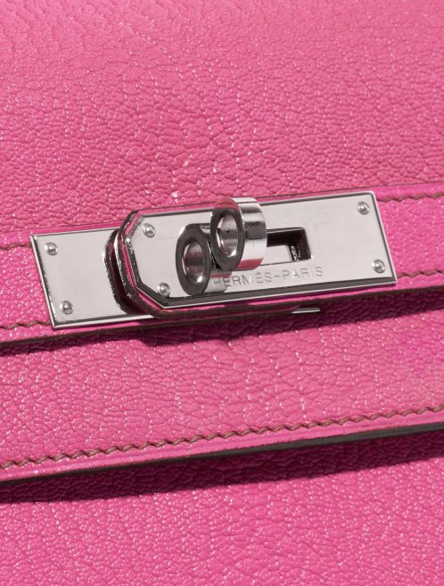 Pre-owned Hermès bag Kelly 35 Chèvre Mysore Rose Shocking Pink Closing System | Sell your designer bag on Saclab.com