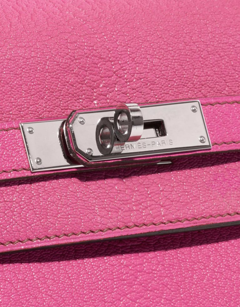 Pre-owned Hermès bag Kelly 35 Chèvre Mysore Rose Shocking Pink Closing System | Sell your designer bag on Saclab.com