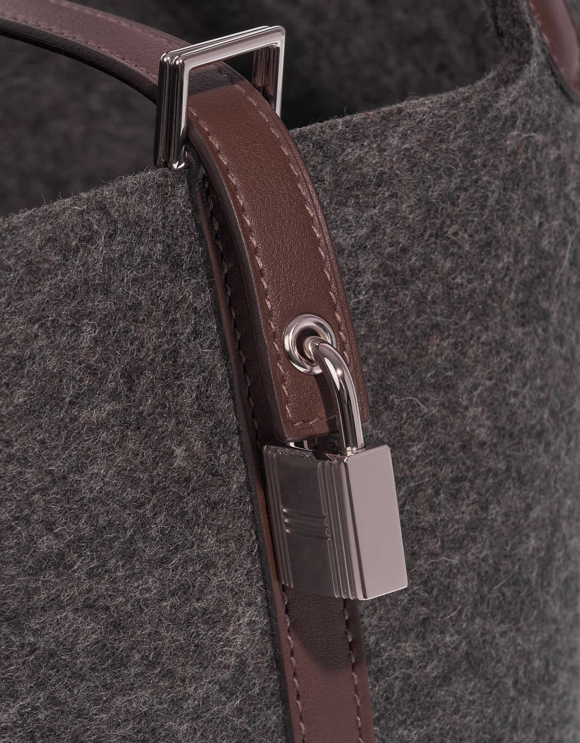 Gebrauchte Hermès Tasche Picotin 18 Filzschutz / Swift Gris Moyen / Havane Brown, Grey Closing System | Verkaufen Sie Ihre Designer-Tasche auf Saclab.com