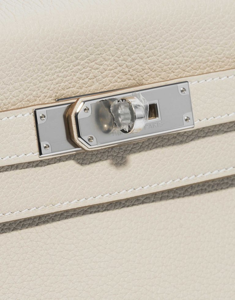 Pre-owned Hermès bag Kelly 28 Togo Craie Beige Closing System | Sell your designer bag on Saclab.com