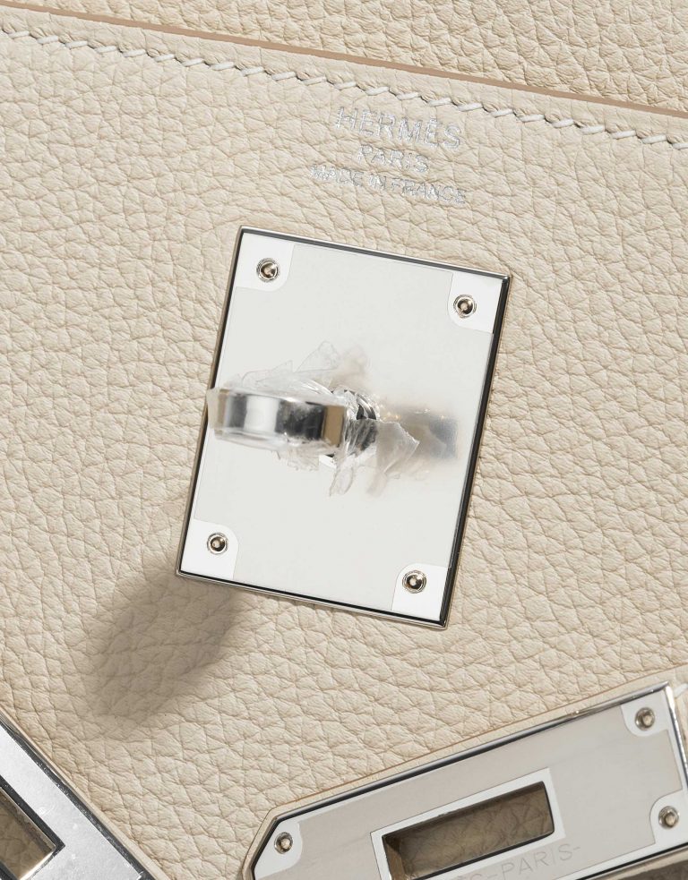 Pre-owned Hermès bag Kelly 28 Togo Craie Beige Logo | Sell your designer bag on Saclab.com