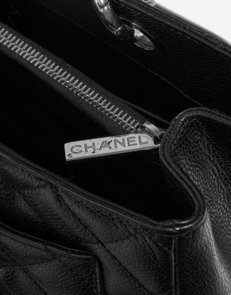 Pre-owned Chanel bag Shopping Tote GST Caviar Black Black Closing System | Sell your designer bag on Saclab.com