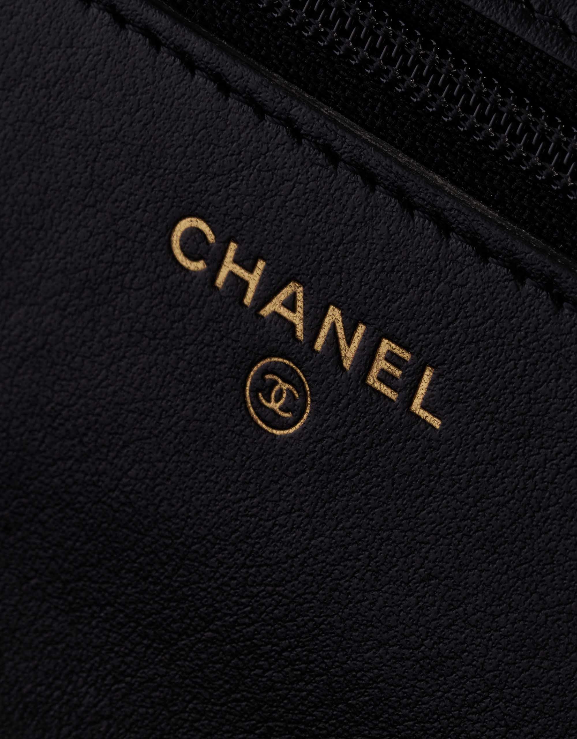 Pre-owned Chanel bag 19 WOC Tweed Black / Beige Beige, Black Logo | Sell your designer bag on Saclab.com