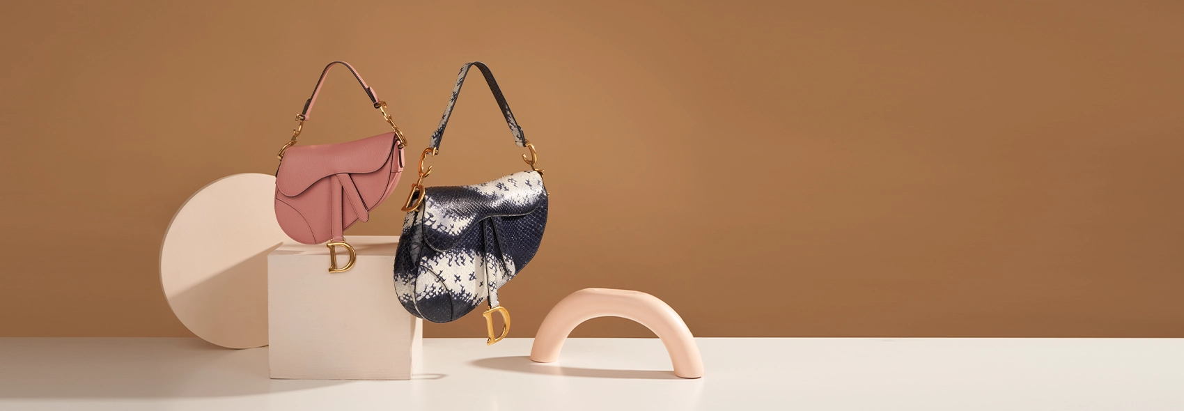 Une plongée dans le sac Saddle de Dior