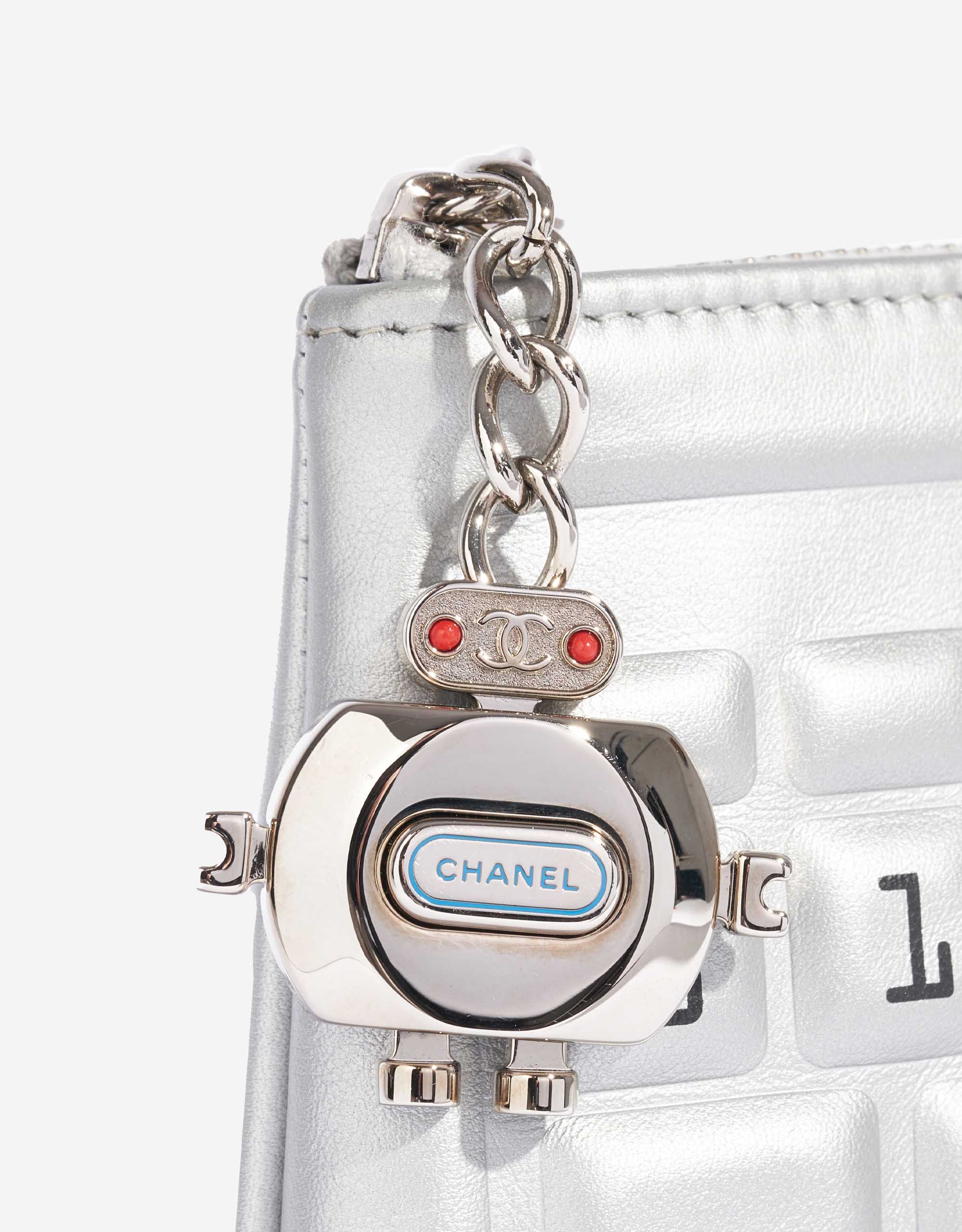 Sac Chanel d'occasion Clavier Pochette Veau Argent Argent Système de fermeture | Vendez votre sac de créateur sur Saclab.com