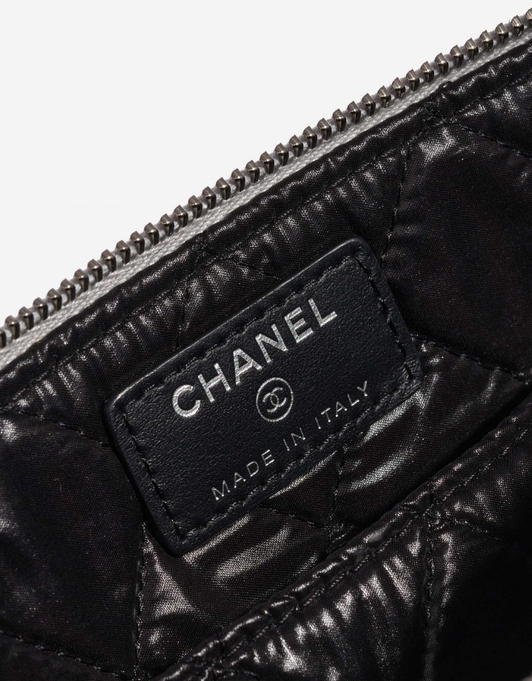 Gebrauchte Chanel Tasche Keyboard Clutch Kalbsleder  Silber Silber Logo | Verkaufen Sie Ihre Designer-Tasche auf Saclab.com