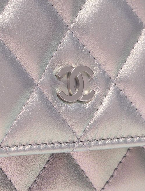 Sac Chanel d'occasion Timeless Agneau WOC Argent Iridescent Système de fermeture | Vendez votre sac de créateur sur Saclab.com