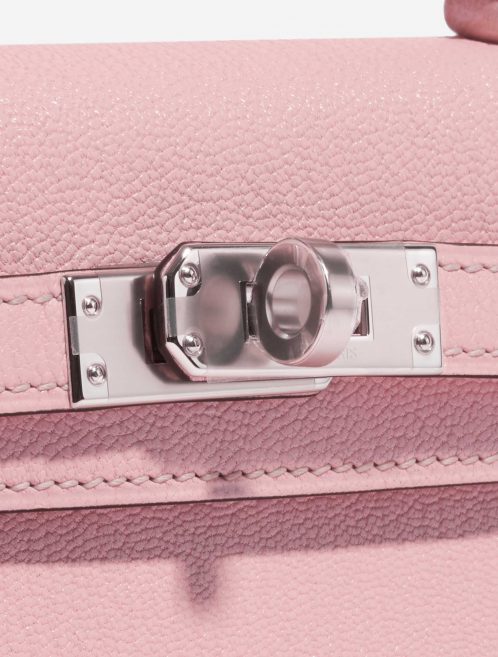 Pre-owned Hermès bag Kelly Mini Chèvre Mysore Rose Sakura Rose Closing System | Sell your designer bag on Saclab.com