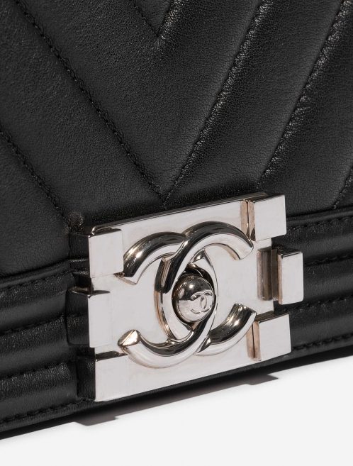 Pre-owned Chanel bag Boy Old Medium Calf Black Black Closing System | Sell your designer bag on Saclab.com