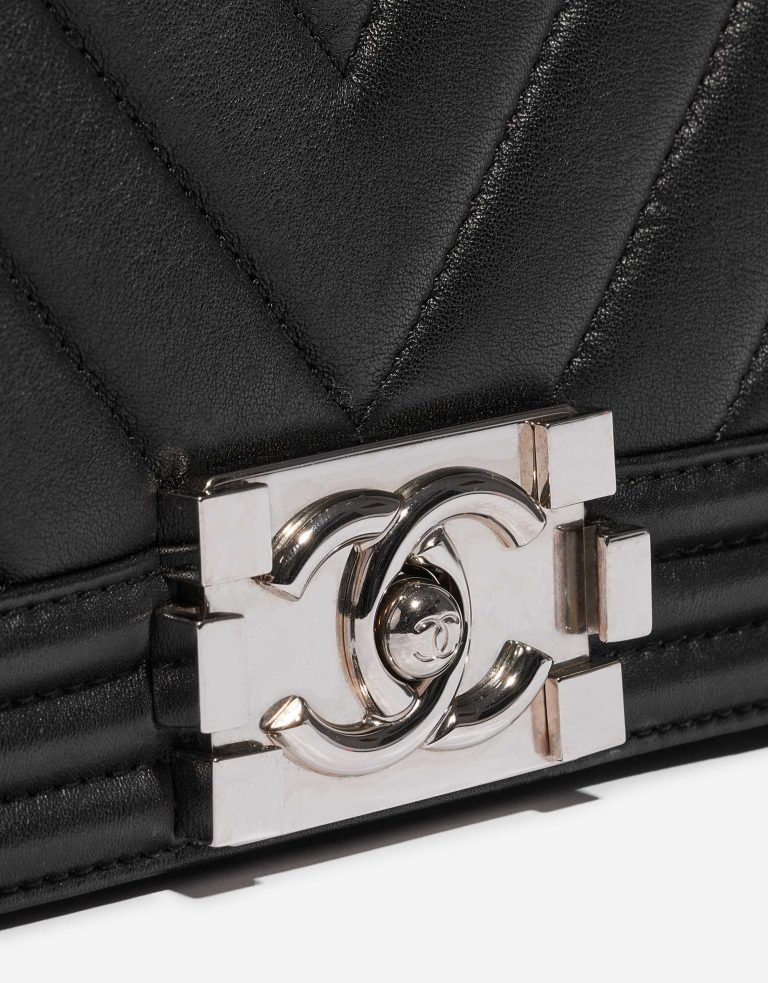 Pre-owned Chanel bag Boy Old Medium Calf Black Black Closing System | Sell your designer bag on Saclab.com