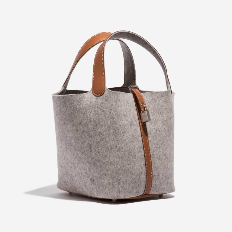 Pre-owned Hermès bag Picotin 22 Felt Gris Clair / Gold Gold, Grey Side Front | Sell your designer bag on Saclab.com