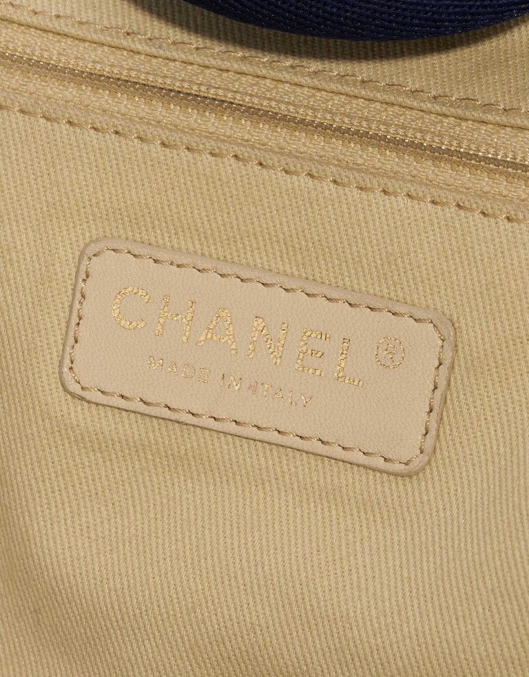 Pre-owned Chanel bag Deauville Maxi Denim Blue Blue Logo | Sell your designer bag on Saclab.com