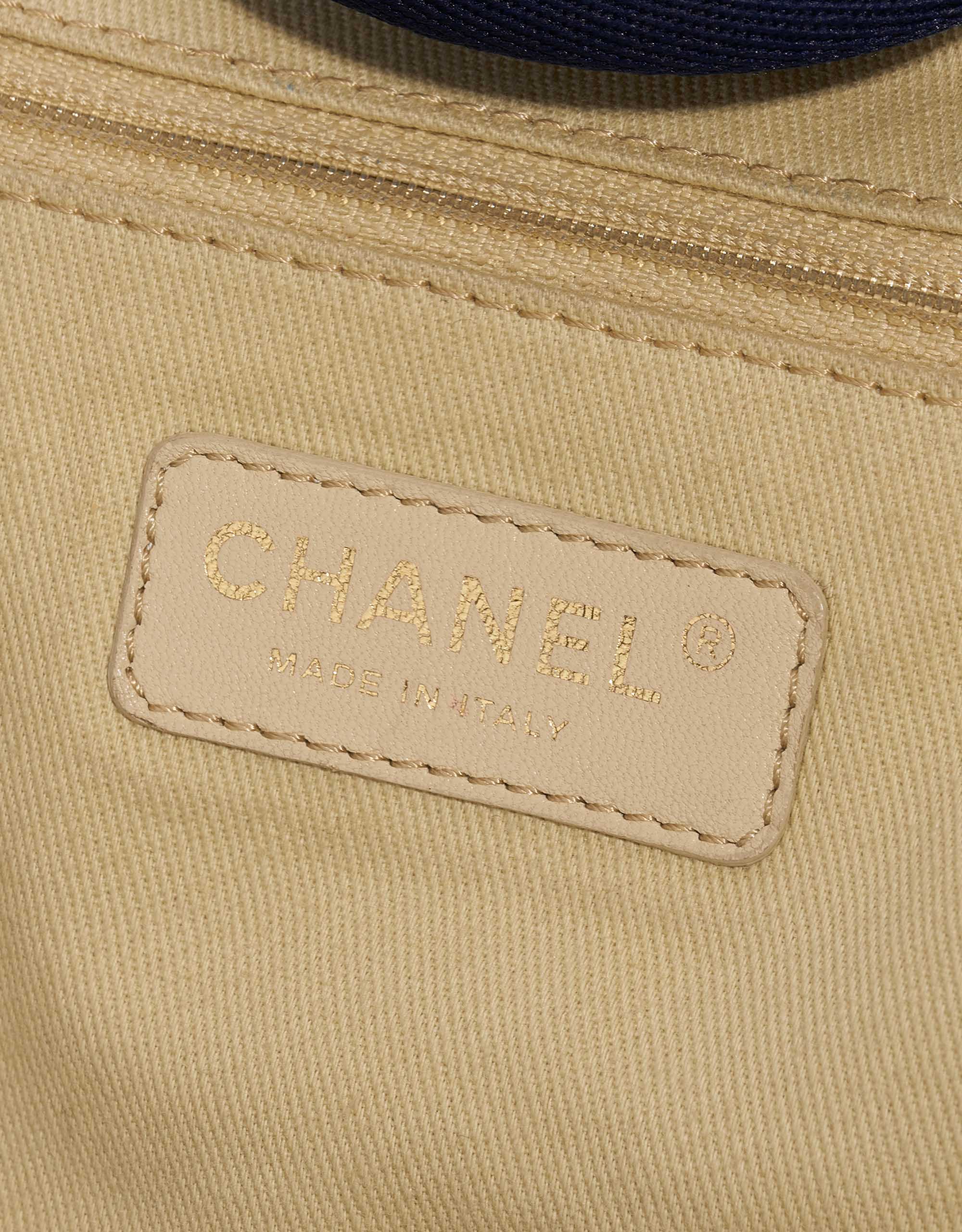 Pre-owned Chanel bag Deauville Maxi Denim Blue Blue Logo | Sell your designer bag on Saclab.com