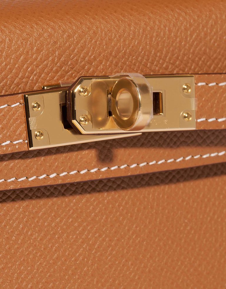 Pre-owned Hermès bag Kelly Mini Epsom Gold Brown Closing System | Sell your designer bag on Saclab.com