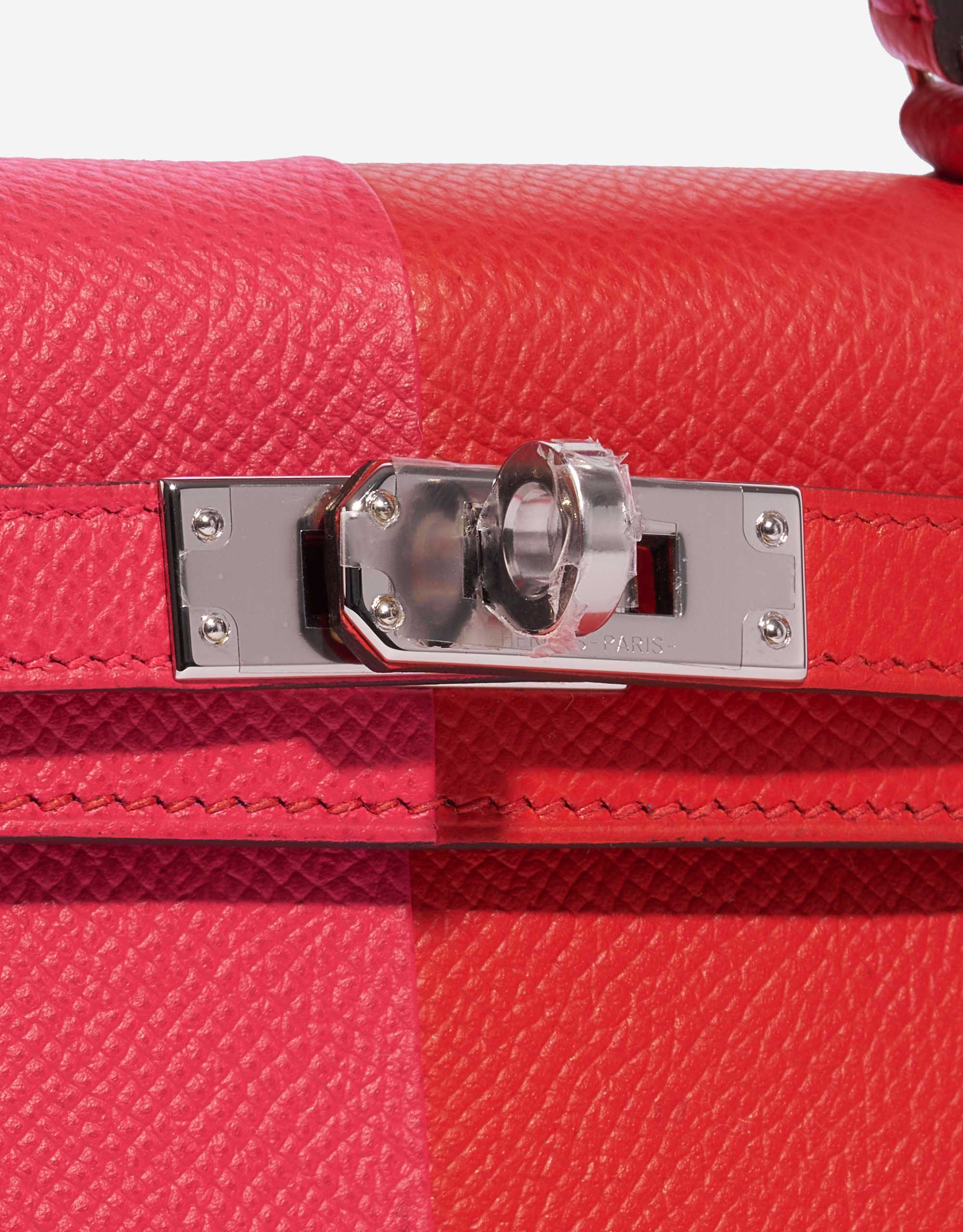 Gebrauchte Hermès Tasche Kelly Mini Epsom Rose Extreme / Rouge de Coeur / Blue Zanzibar Red, Rose Closing System | Verkaufen Sie Ihre Designer-Tasche auf Saclab.com