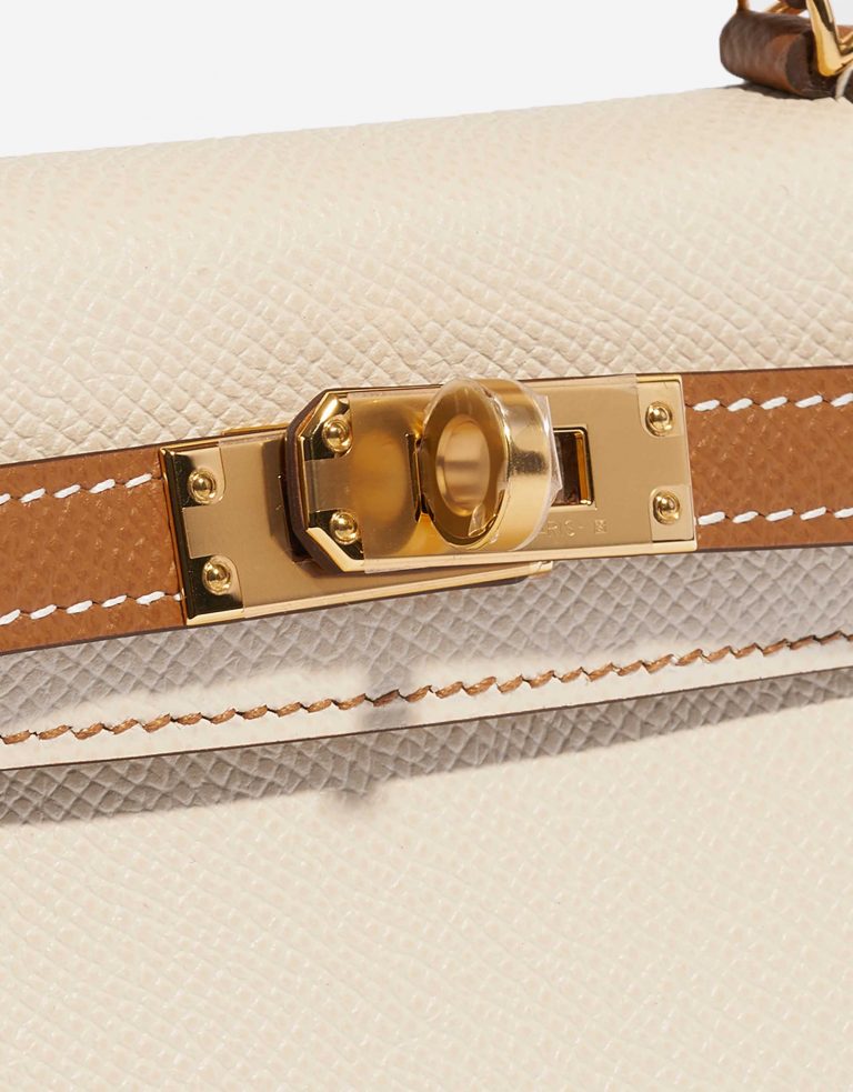 Pre-owned Hermès bag Kelly Mini Epsom Craie / Gold Brown, Grey Closing System | Sell your designer bag on Saclab.com