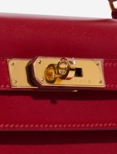 Pre-owned Hermès bag Kelly 28 Tadelakt Rouge Vif Red Closing System | Sell your designer bag on Saclab.com
