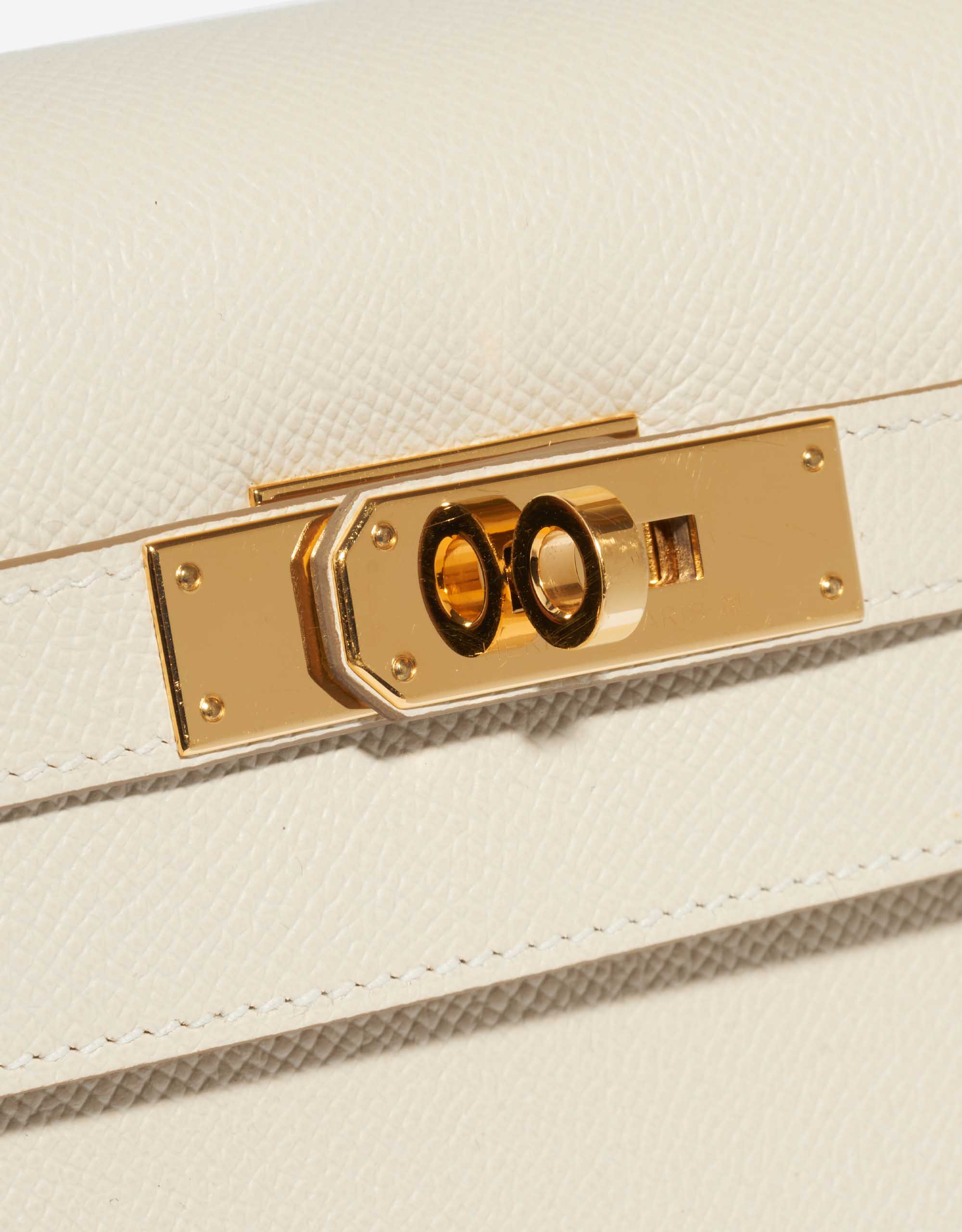 Gebrauchte Hermès Tasche Kelly 32 Epsom Craie Grau Schließsystem | Verkaufen Sie Ihre Designer-Tasche auf Saclab.com