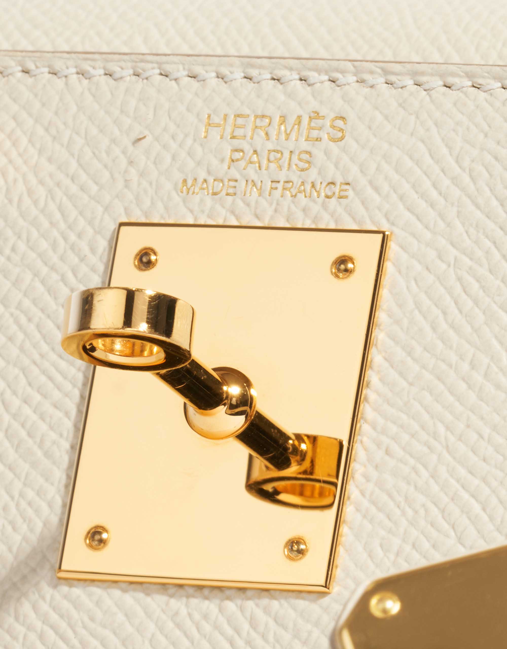 Pre-owned Hermès Tasche Kelly 32 Epsom Craie Grau Logo | Verkaufen Sie Ihre Designer-Tasche auf Saclab.com
