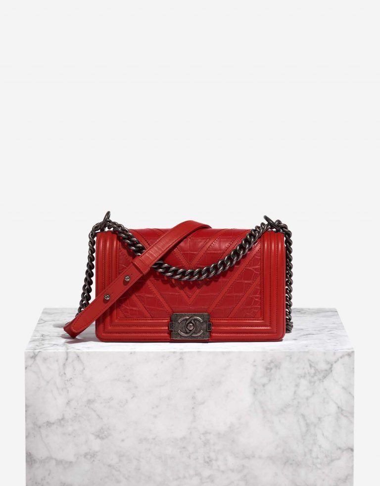 Pre-owned Chanel bag Boy Old Medium Alligator / Lamb Red Red Front | Sell your designer bag on Saclab.com
