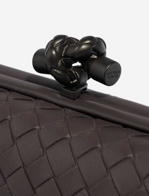 Pre-owned Bottega Veneta bag Knot Chain Clutch Nappa Quetsche Dark Purple Closing System | Sell your designer bag on Saclab.com