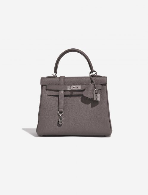 Pre-owned Hermès bag Kelly 25 Togo Etain Grey Front | Sell your designer bag on Saclab.com