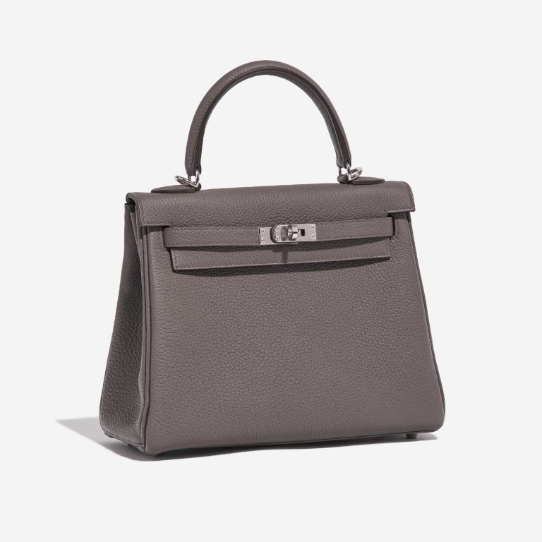 Pre-owned Hermès bag Kelly 25 Togo Etain Grey Side Front | Sell your designer bag on Saclab.com