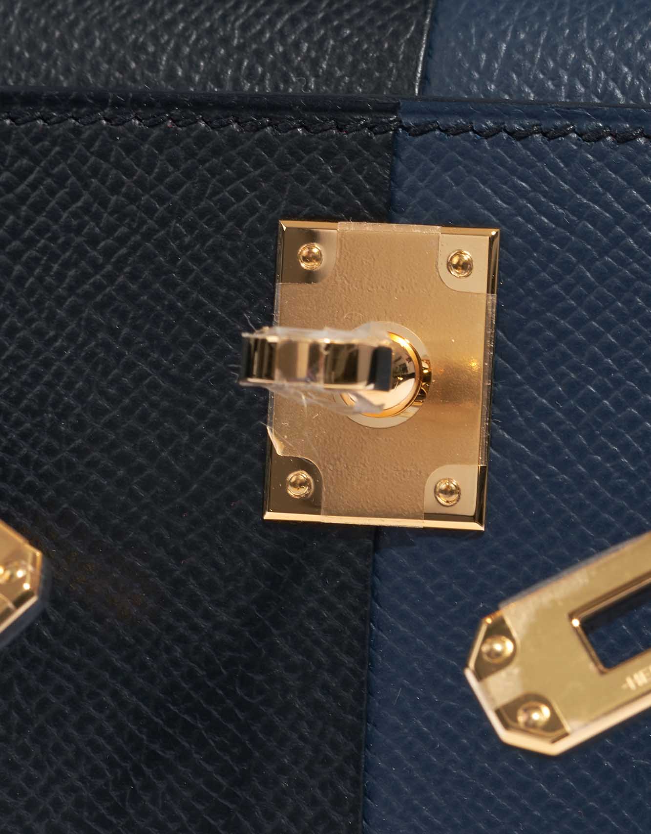 Pre-owned Hermès Tasche Kelly Mini Epsom Blau Indigo / Schwarz / Rouge Casaque Schwarz, Blau Logo | Verkaufen Sie Ihre Designer-Tasche auf Saclab.com