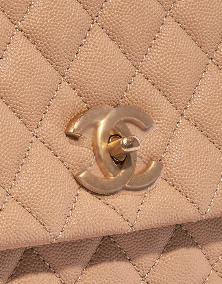 Pre-owned Chanel bag Timeless Handle Medium Caviar Beige Beige Closing System | Sell your designer bag on Saclab.com