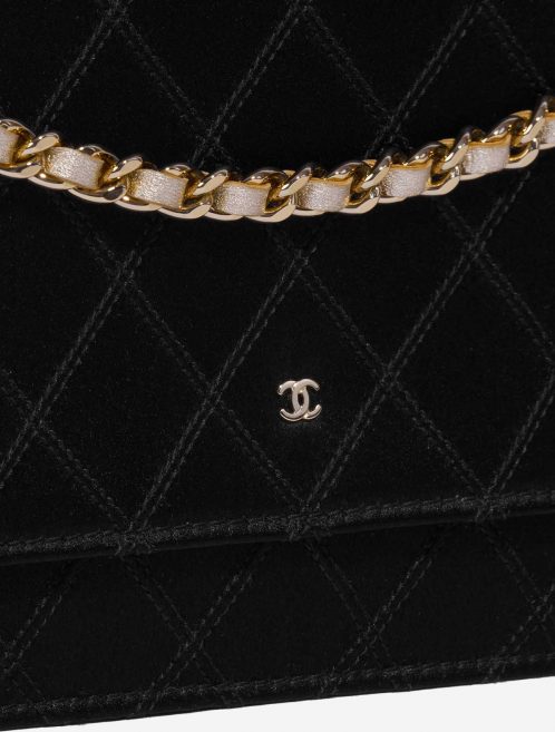 Pre-owned Chanel bag Timeless WOC Silk / Metallic Lambskin Black / Gold Black Closing System | Sell your designer bag on Saclab.com