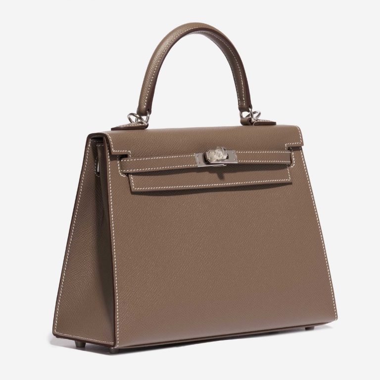 Pre-owned Hermès bag Kelly 25 Epsom Etoupe Brown Side Front | Sell your designer bag on Saclab.com