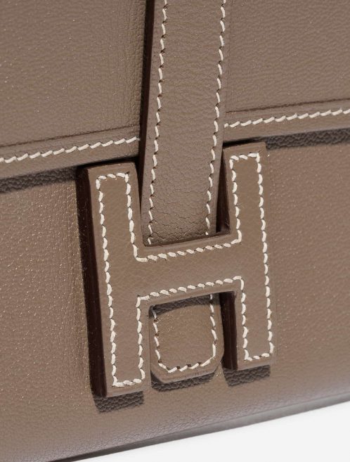 Pre-owned Hermès bag Jige Clutch Mini Chevre Etoupe Brown Closing System | Sell your designer bag on Saclab.com