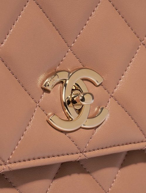 Pre-owned Chanel bag Timeless Handle Large Lamb Beige Beige Closing System | Sell your designer bag on Saclab.com