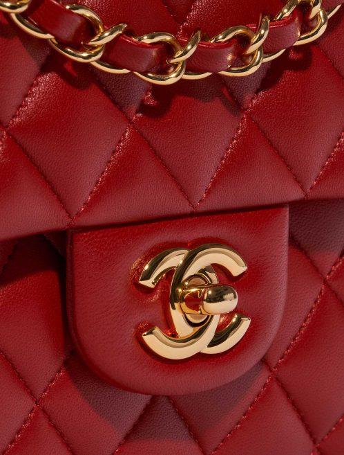 Pre-owned Chanel bag Timeless Medium Lambskin Red Red Closing System | Sell your designer bag on Saclab.com
