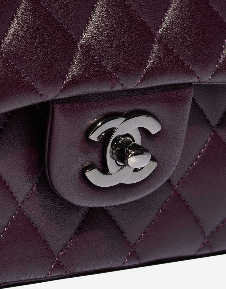 Pre-owned Chanel bag Timeless Medium Lamb Aubergine Purple Violet Front | Sell your designer bag on Saclab.com