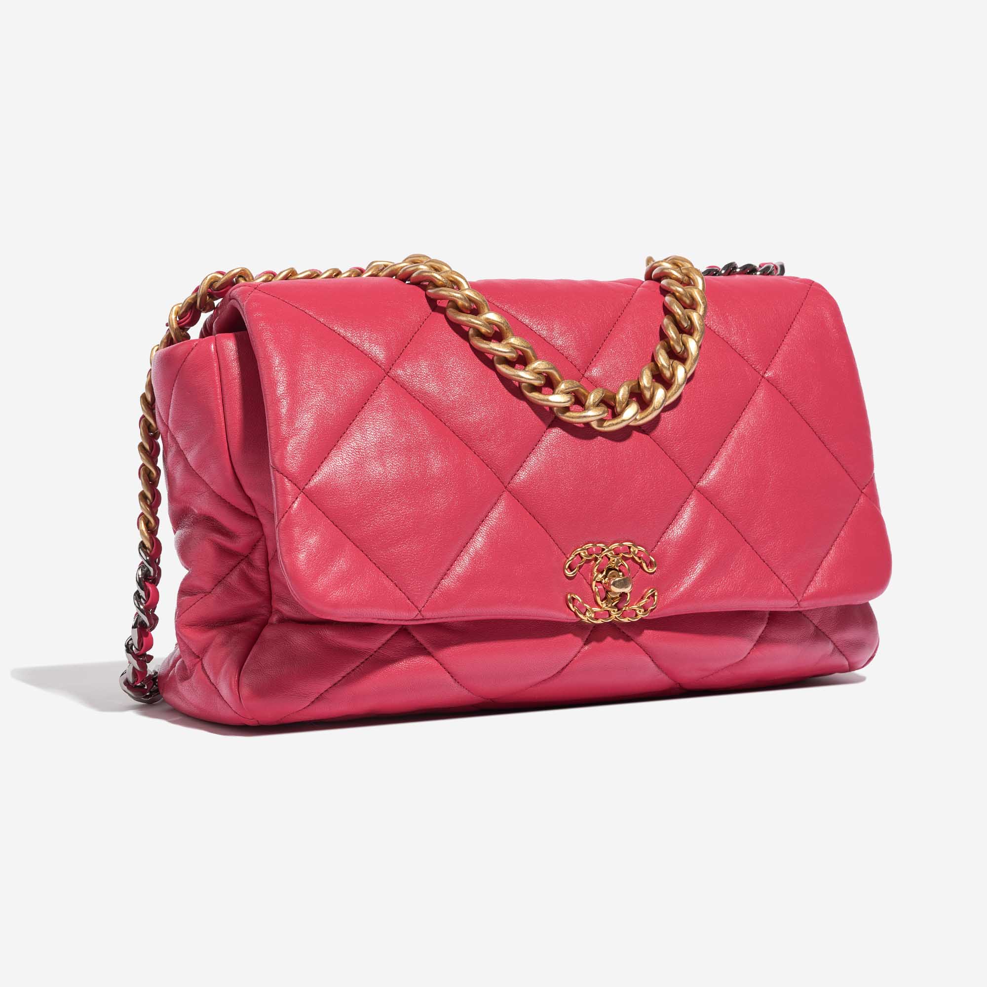 Pre-owned Chanel Tasche 19 Maxi Flap Bag Lammleder Pink Pink Side Front | Verkaufen Sie Ihre Designer-Tasche auf Saclab.com