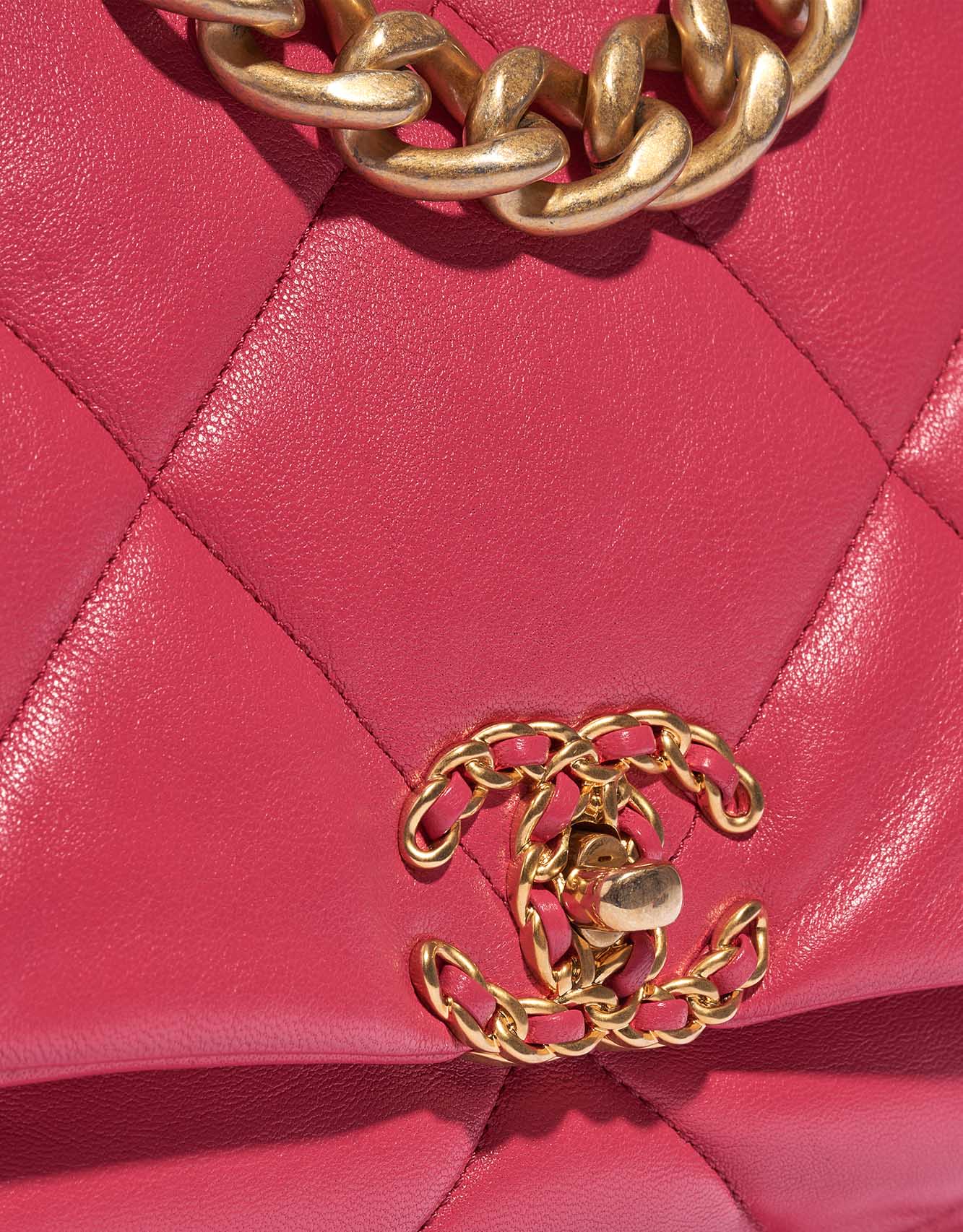 Gebrauchte Chanel Tasche 19 Maxi Flap Bag Lammleder Pink Pink Closing System | Verkaufen Sie Ihre Designer-Tasche auf Saclab.com