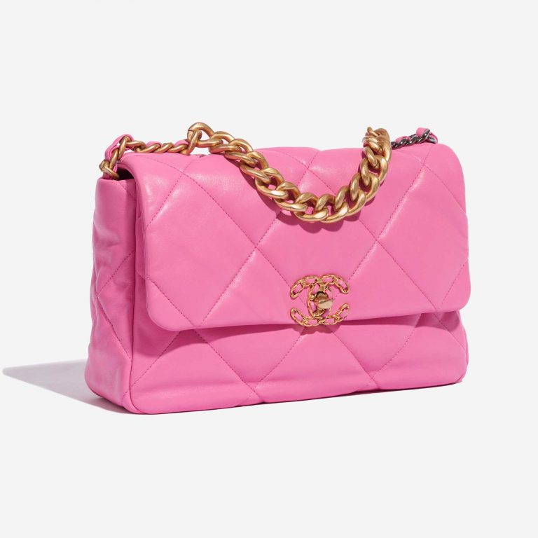 Sac Chanel d'occasion 19 Large à rabat Sac Lamb Rose Rose Side Front | Vendez votre sac de créateur sur Saclab.com